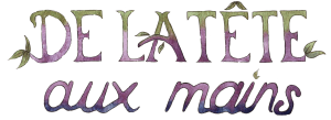 Logo textuel illustré à l'aquarelle de la marque De la tête aux mains, orné de feuilles botaniques.