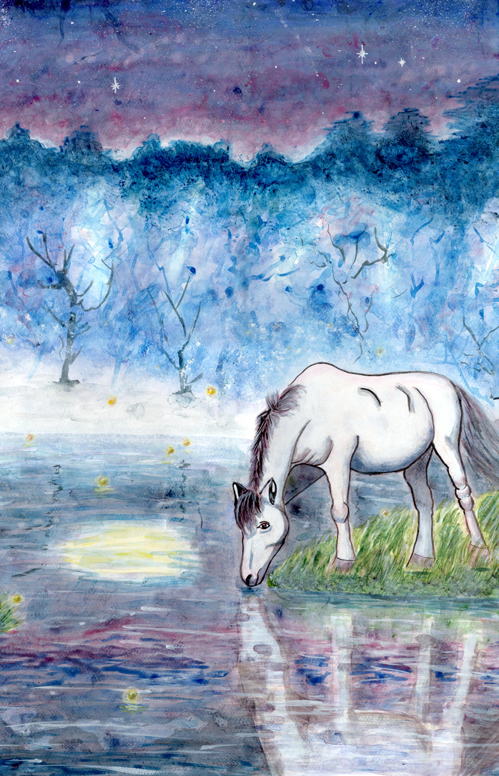 Illustration à l’acrylique de style fantastique représentant un cheval blanc avec une crinière sombre buvant à un plan d'eau. Son reflet est visible dans l'eau ornée de lucioles et d'un halo de lumière. Une forêt d'arbres nus dans une brume bleue glaciale est surmontée d'un ciel de nuit étoilé aux teintes violettes et mauves.