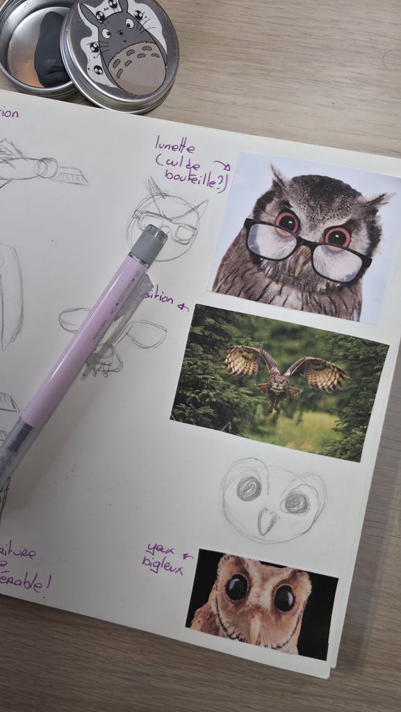 Carnet de croquis et recherche de personnage pour un hibou à lunettes, avec photos de référence et annotations.